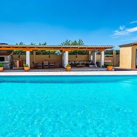 Casa de Férias My Dalmatia - Kadulja With Private Pool And Tennis Court *
