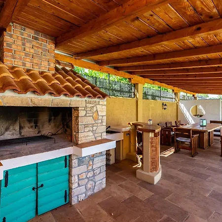 My Dalmatia - Kadulja With Private Pool And Tennis Court Sveti Filip i Jakov